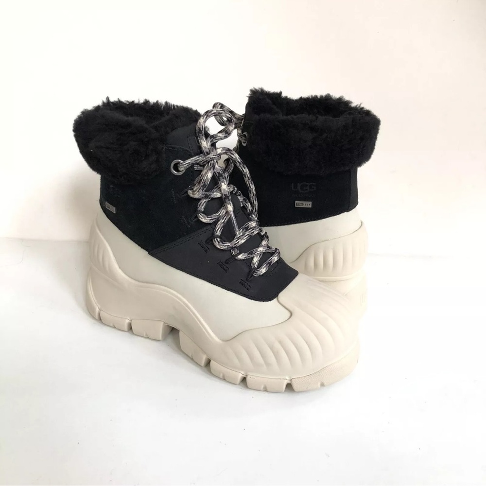 UGG ADIROAM HIKER SHORT BLACK WATERPROOF SHEARLING LINED Boots